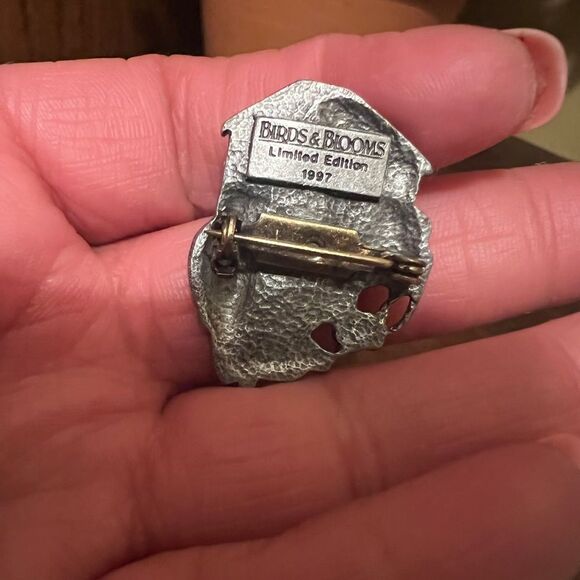 Birds & Blooms Bird House Brooch Pin in Pewter, Limited Edition 1997 - Picture 2 of 2